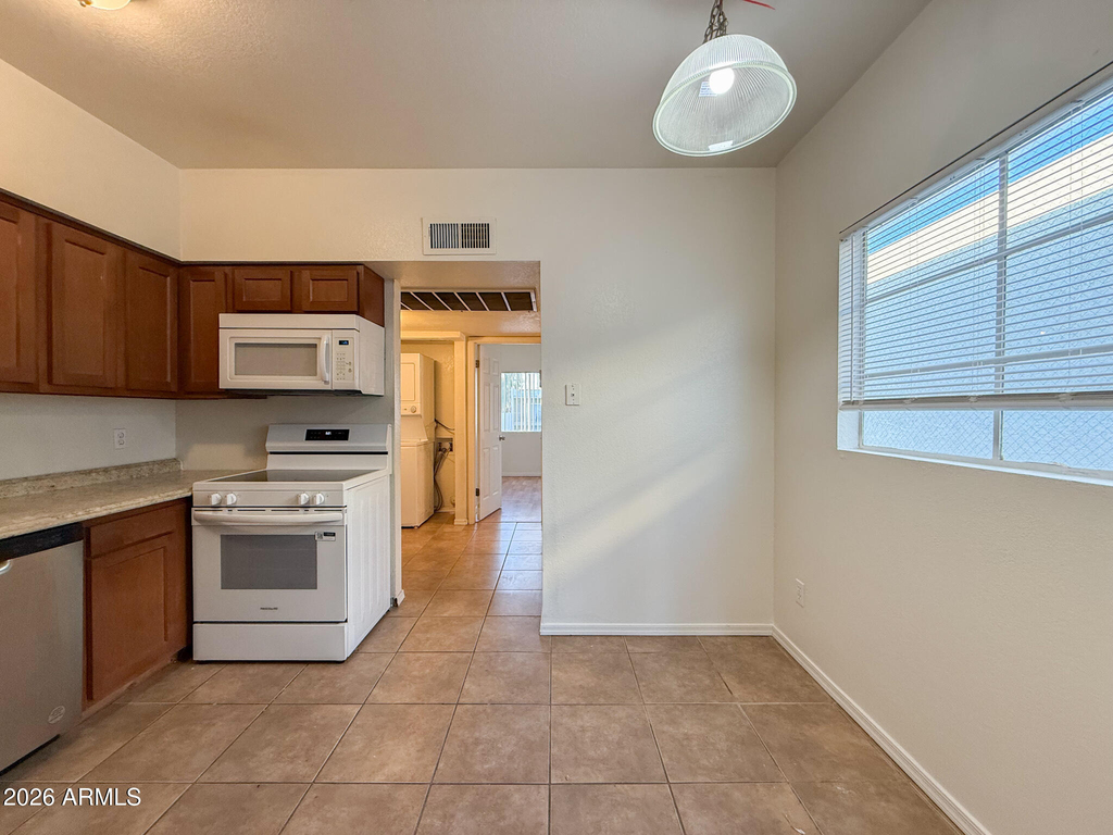 2833 E Kathleen Road - Photo 3