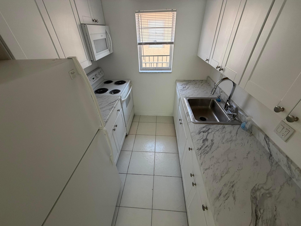 650 Sw 2nd Avenue - Photo 20
