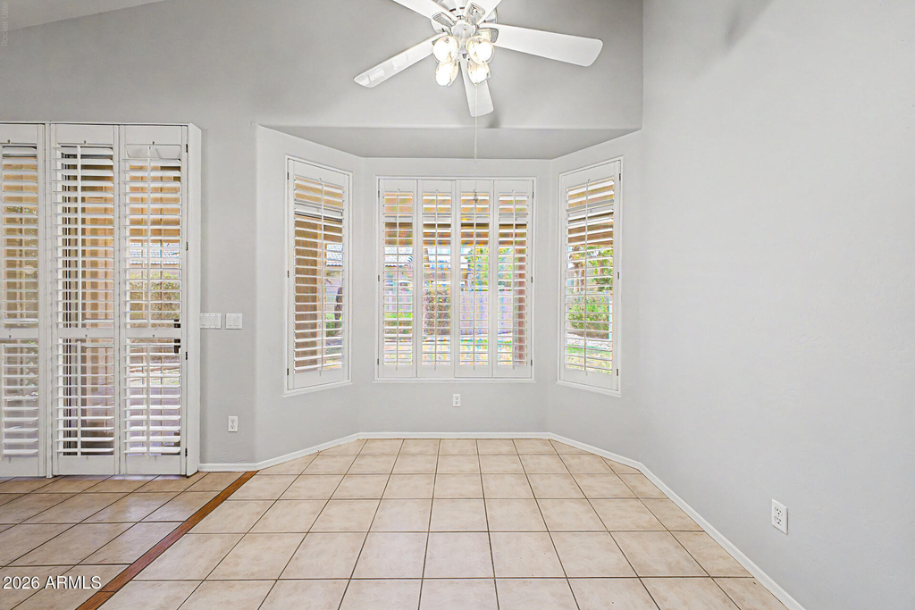 13778 W Vernon Avenue - Photo 6