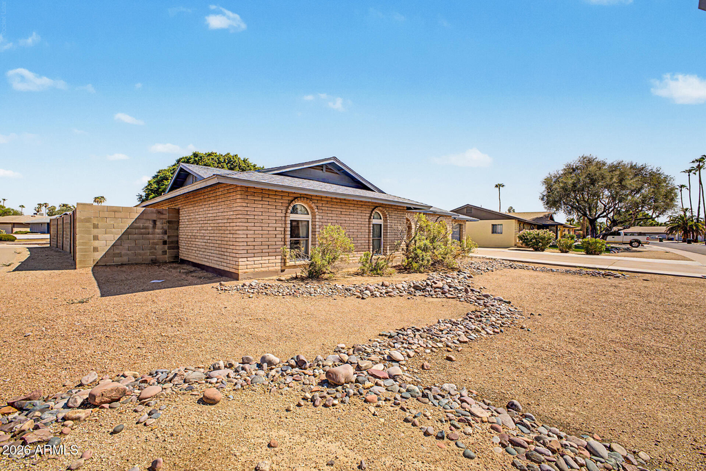 5403 S Heather Drive - Photo 1