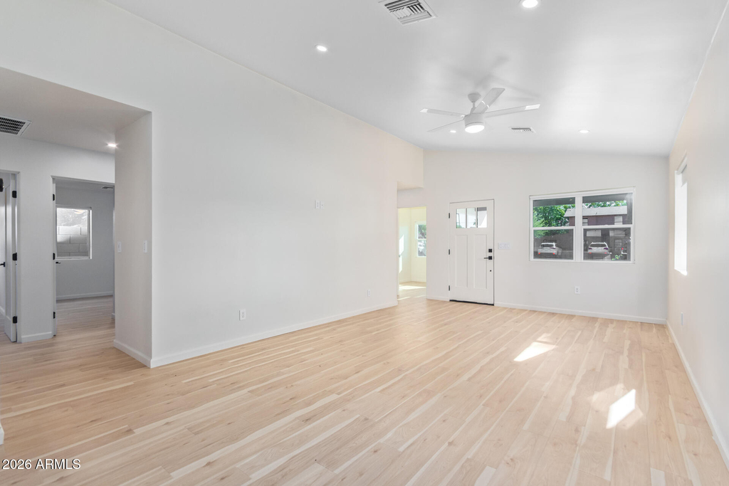 1402 E Pierce Street - Photo 2