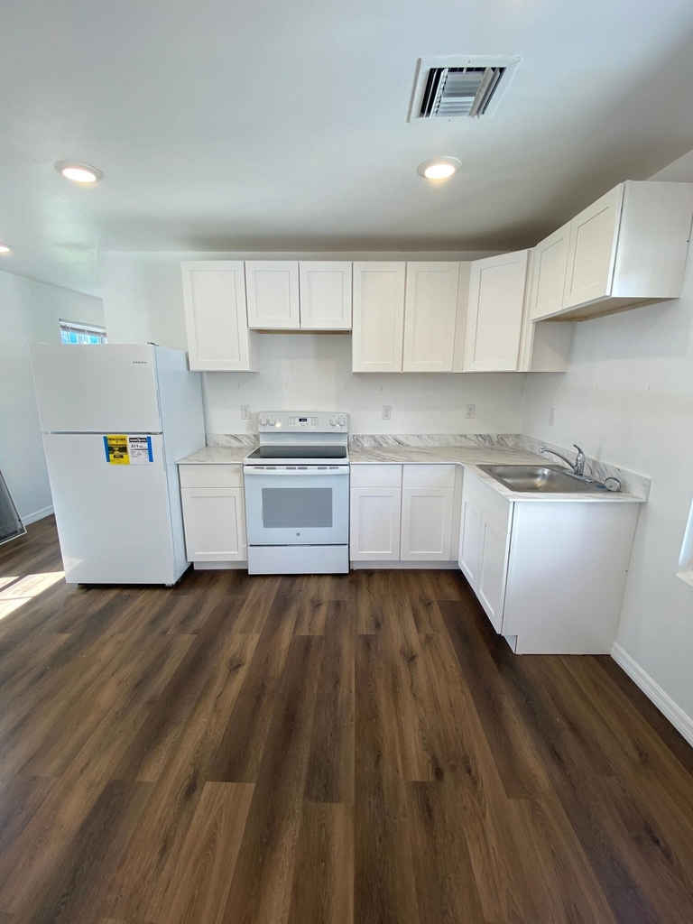 641 6th Street - Photo 0