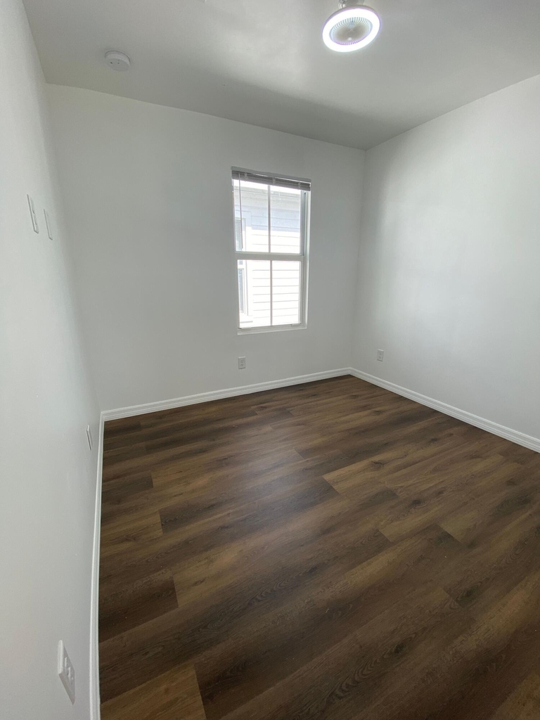641 6th Street - Photo 7