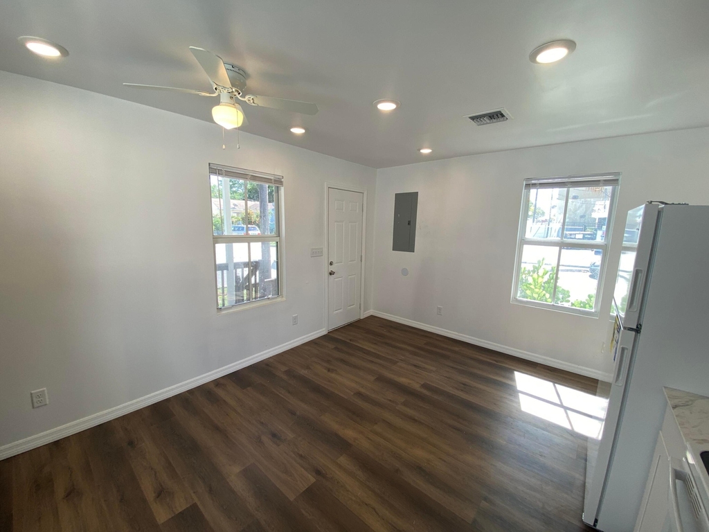 641 6th Street - Photo 3