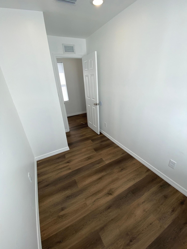 641 6th Street - Photo 10