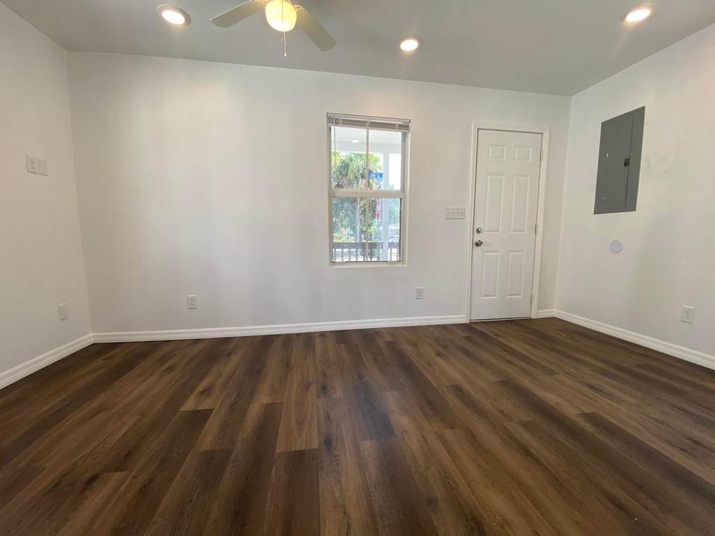 641 6th Street - Photo 2