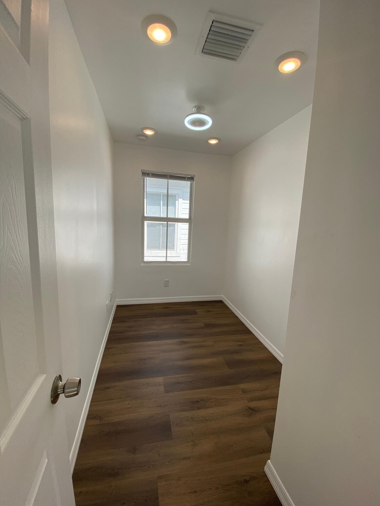 641 6th Street - Photo 9