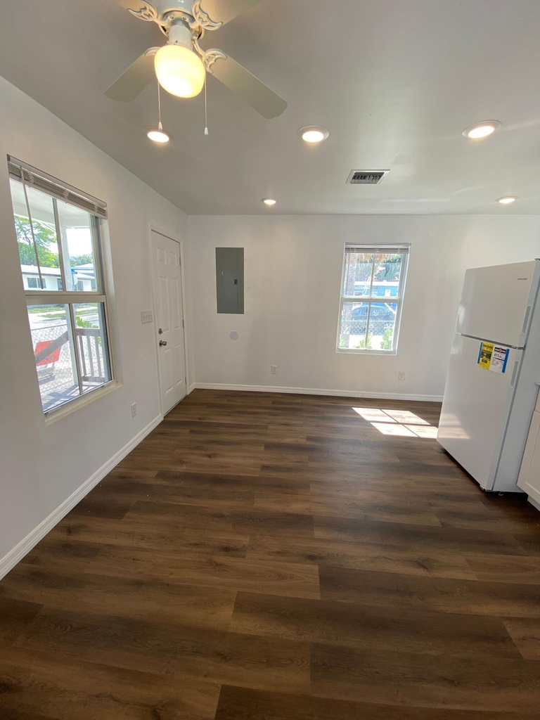 641 6th Street - Photo 4