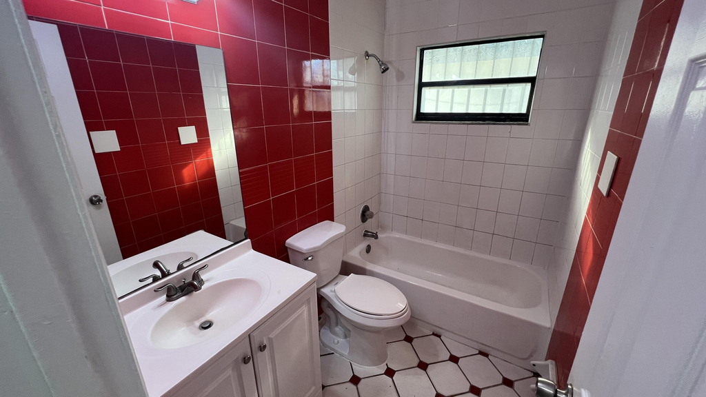2421 Nw 8th Place - Photo 15