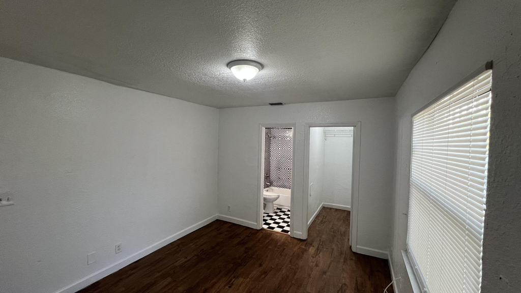 2421 Nw 8th Place - Photo 6