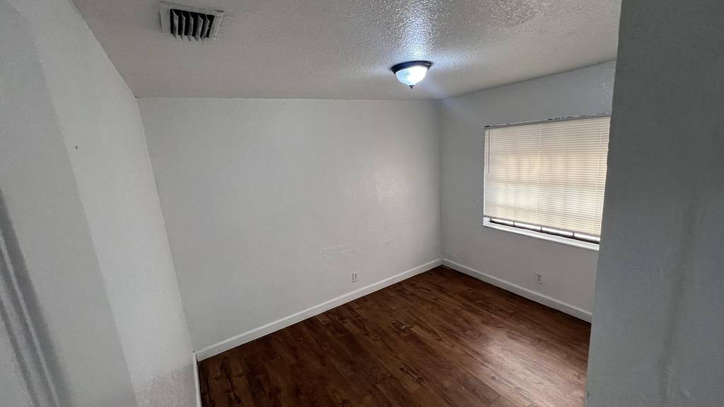 2421 Nw 8th Place - Photo 16