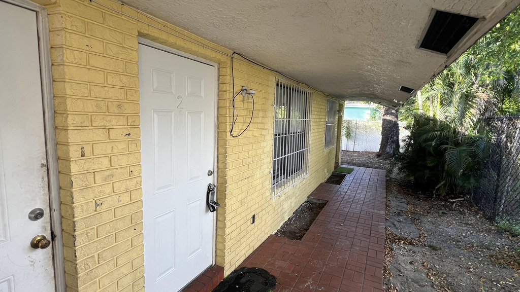 2421 Nw 8th Place - Photo 2