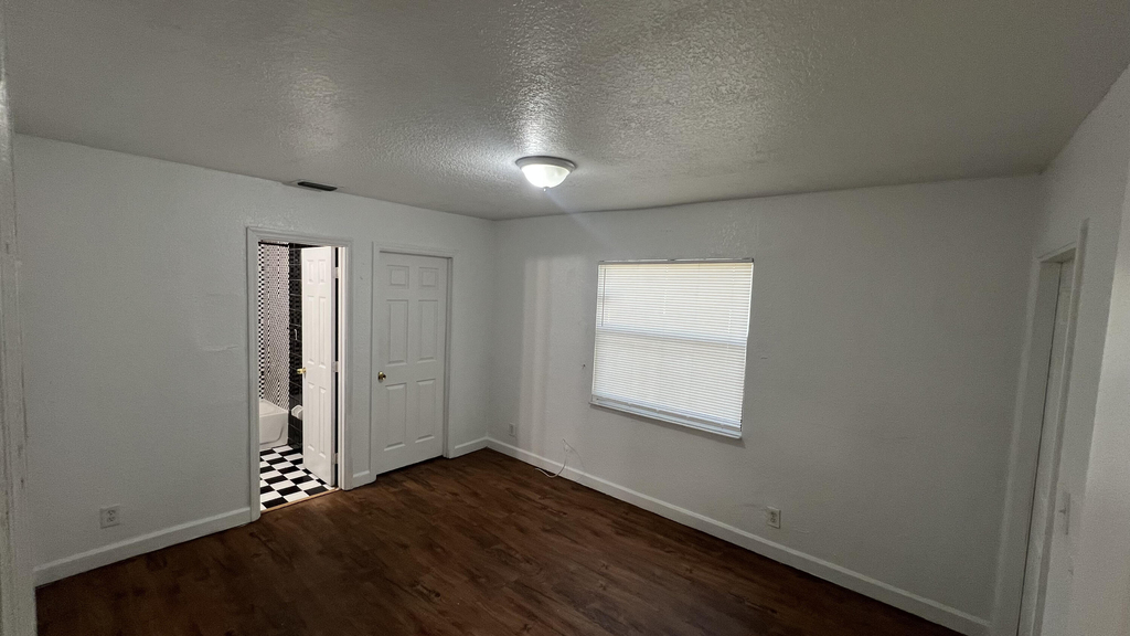 2421 Nw 8th Place - Photo 5