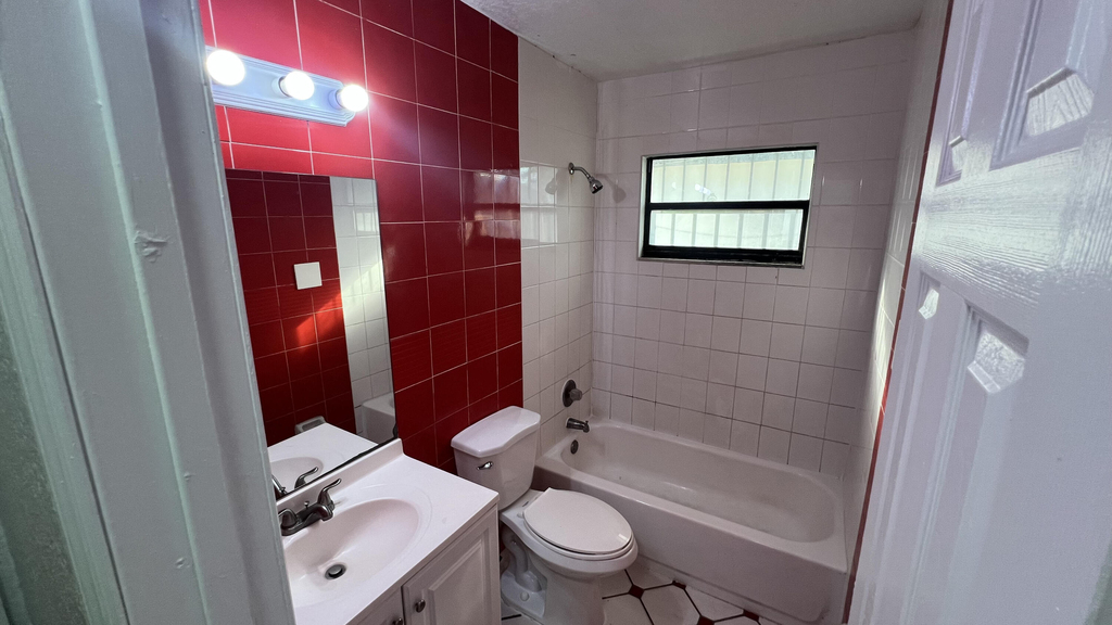 2421 Nw 8th Place - Photo 14