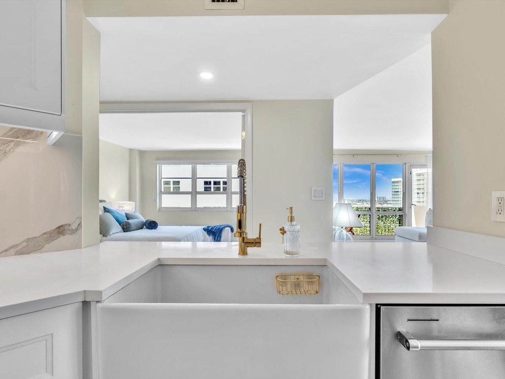 133 N Pompano Beach Boulevard - Photo 3
