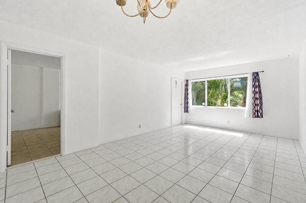 1333 E Hallandale Beach Boulevard - Photo 3