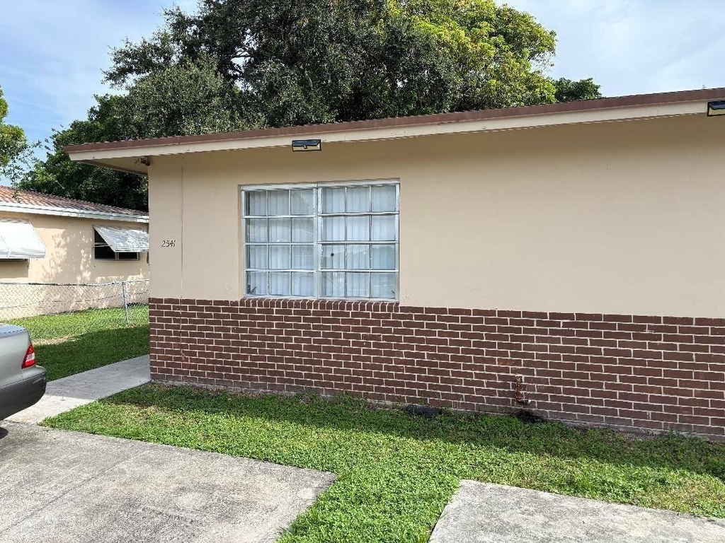 2541 Taylor Street - Photo 1