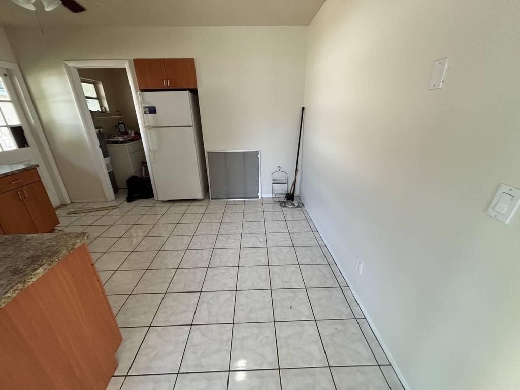 2541 Taylor Street - Photo 2