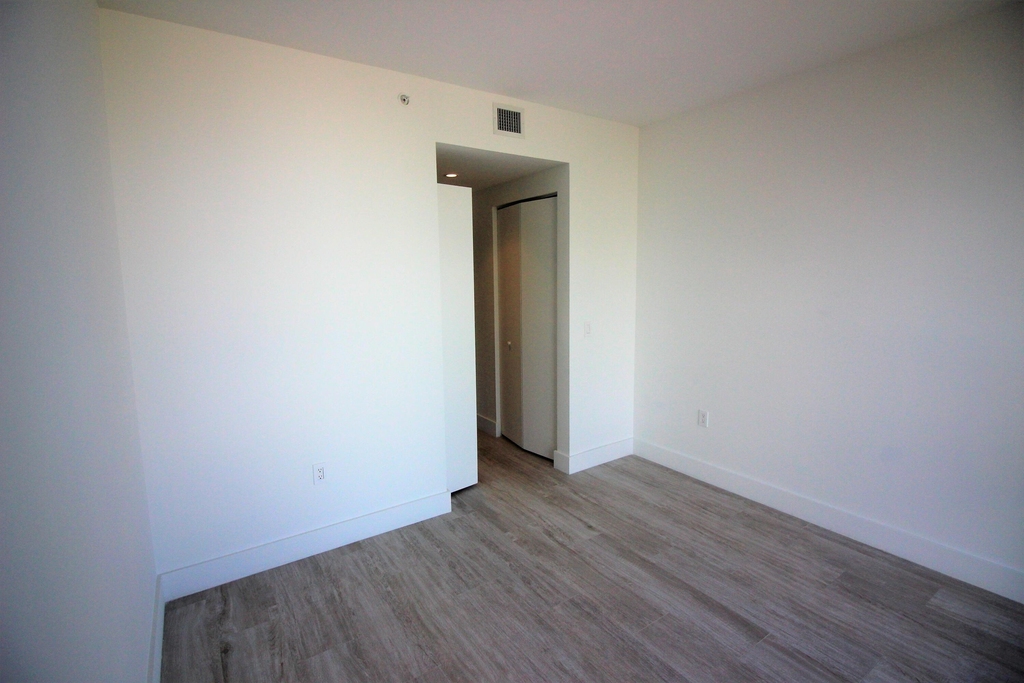 121 Ne 34th Street - Photo 24