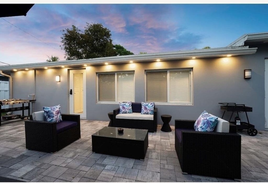 2817 Ne 9th Avenue - Photo 1