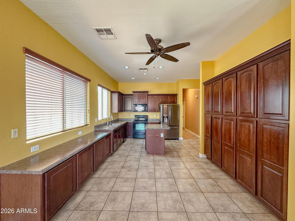 11034 W Washington Street - Photo 3