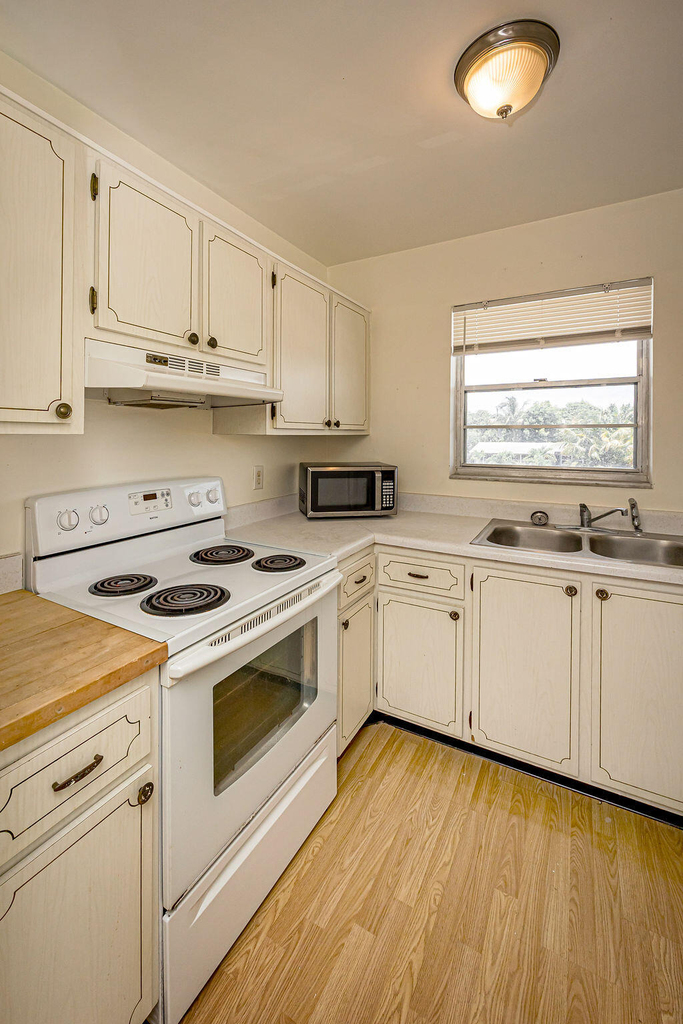 420 W Palm Street - Photo 2