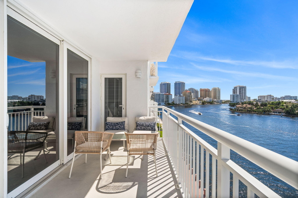 511 Bayshore Drive - Photo 0