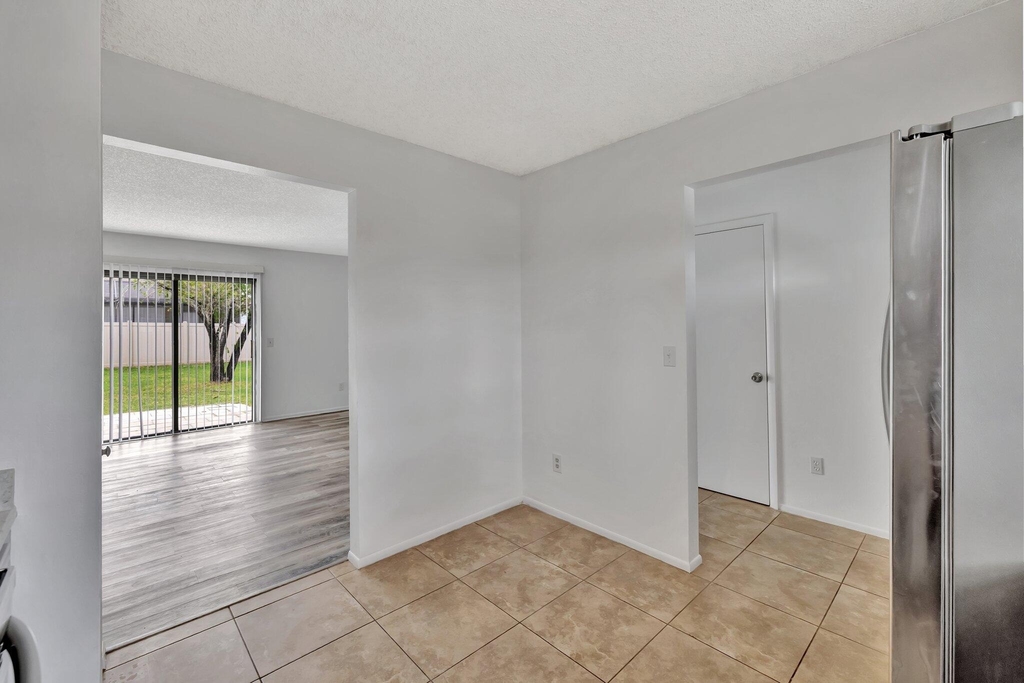 2502 Se Caladium Court - Photo 6