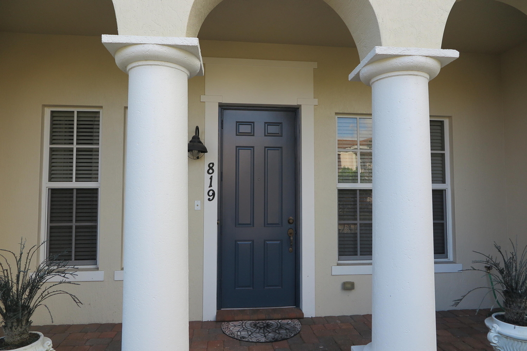 819 Nw 82nd Place - Photo 0