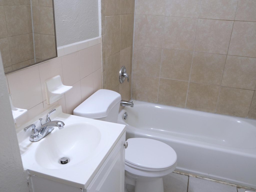 1104 22nd Street - Photo 3