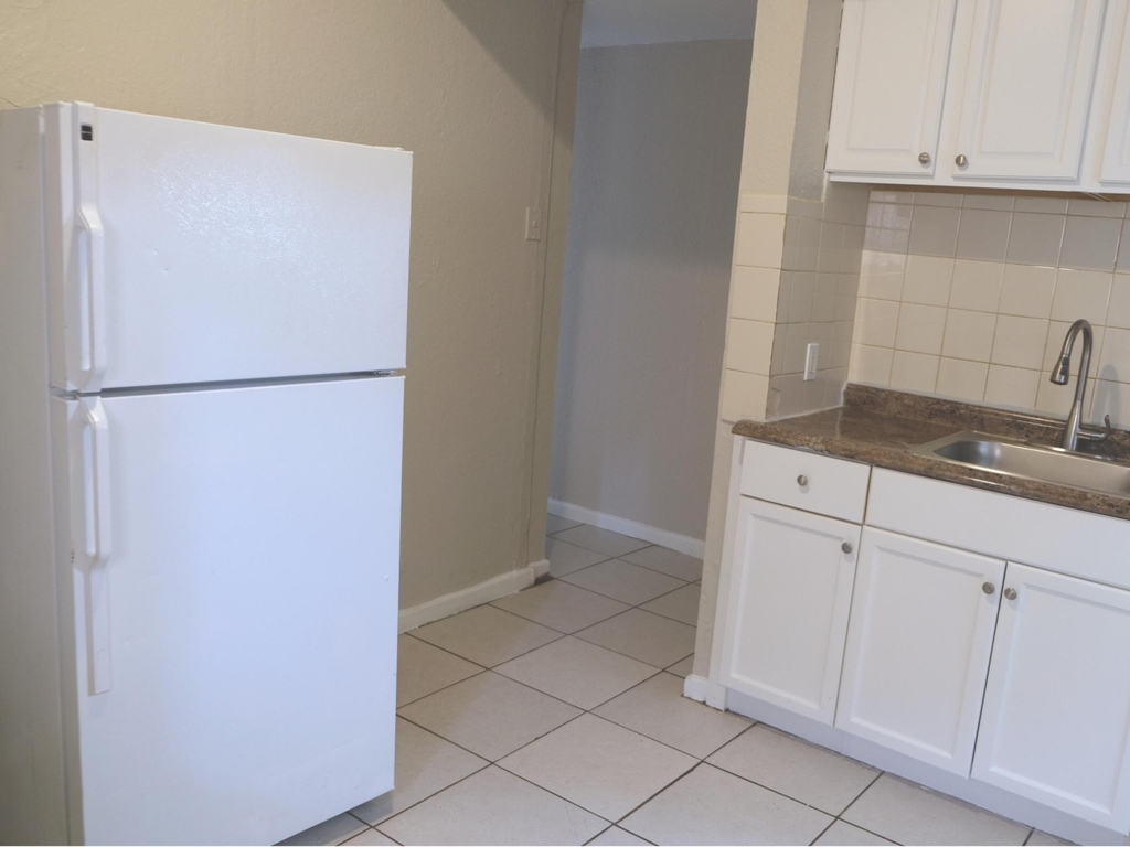 1104 22nd Street - Photo 5