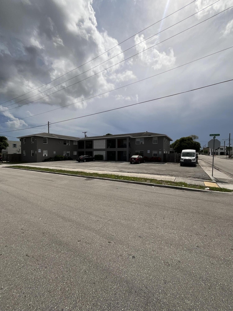 1025 13th Street - Photo 1