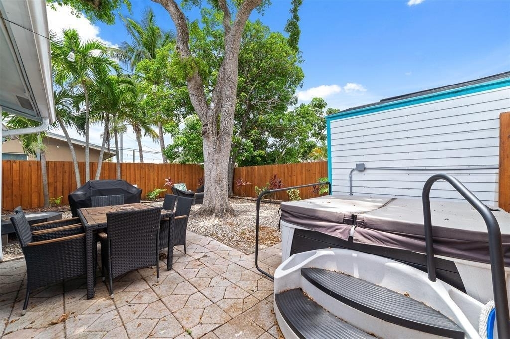 1479 Se 4th Avenue - Photo 9