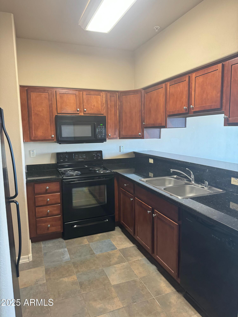 1117 E 8th Street - Photo 3