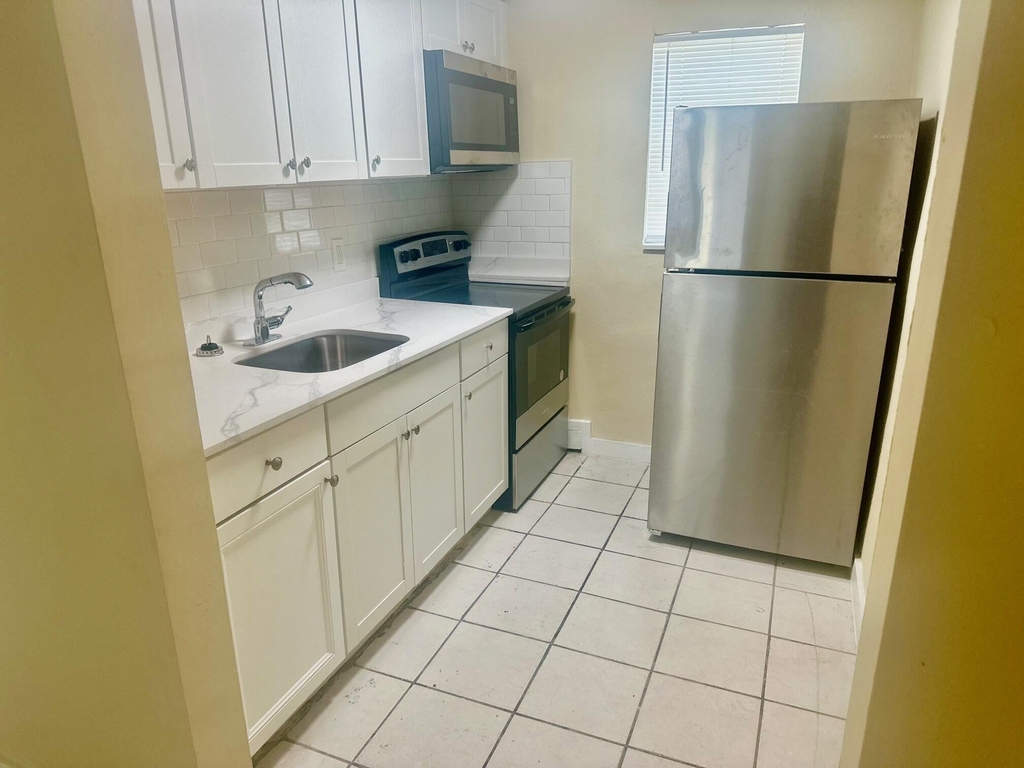 22 Nw 8th Avenue Nw - Photo 1