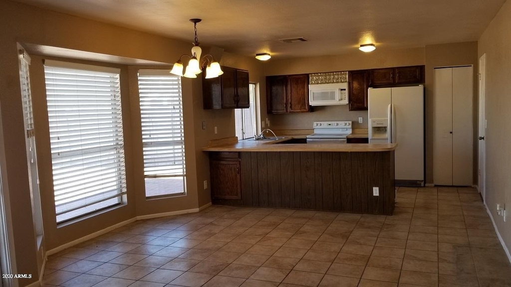 1626 W Beaubien Drive - Photo 8
