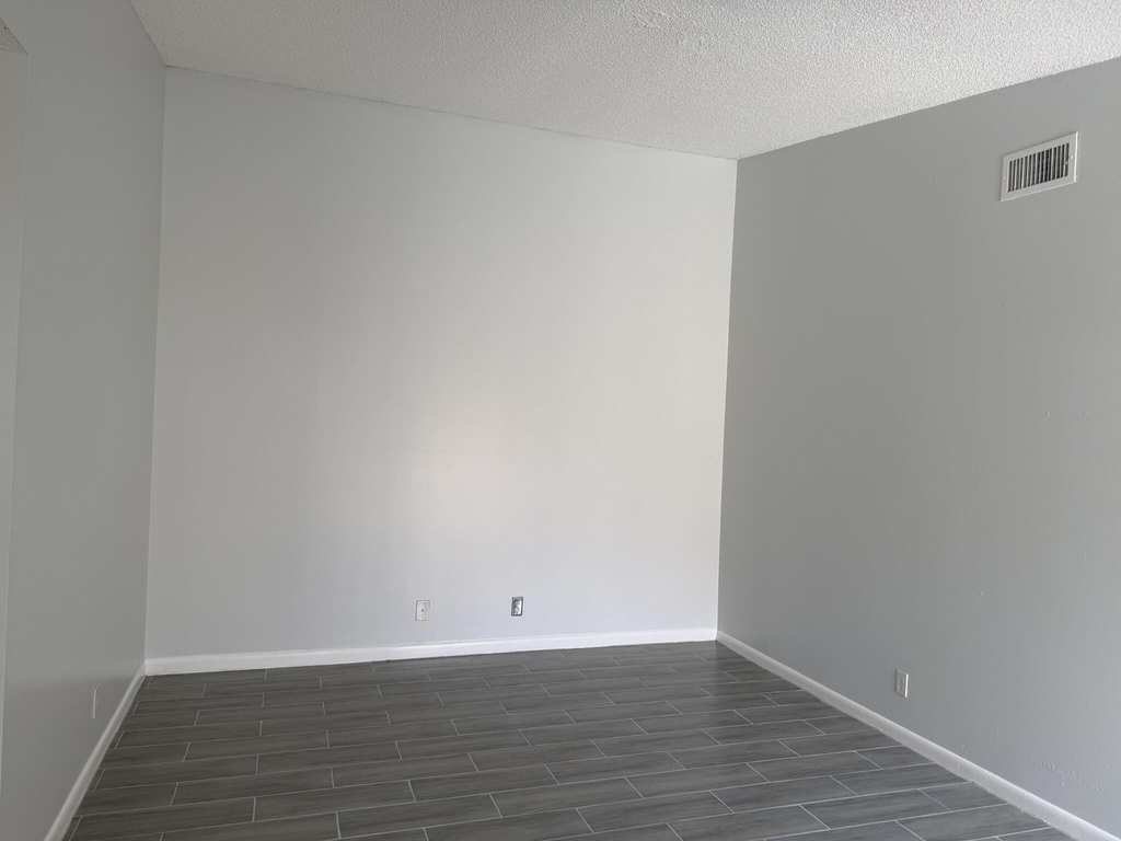 1501 Waterview Circle - Photo 4