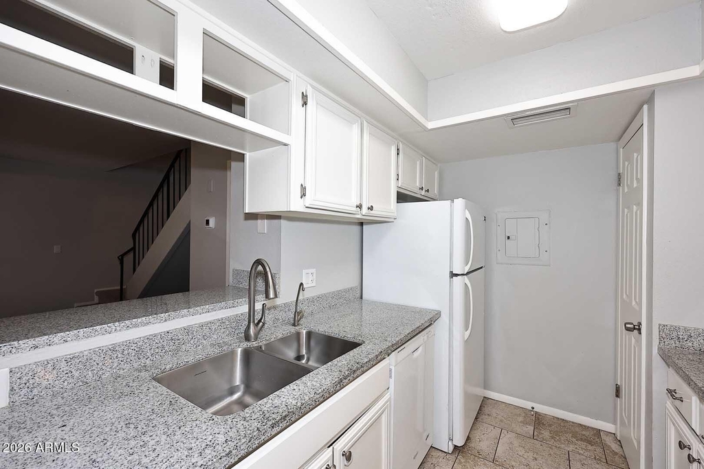 812 E Eugie Avenue - Photo 11