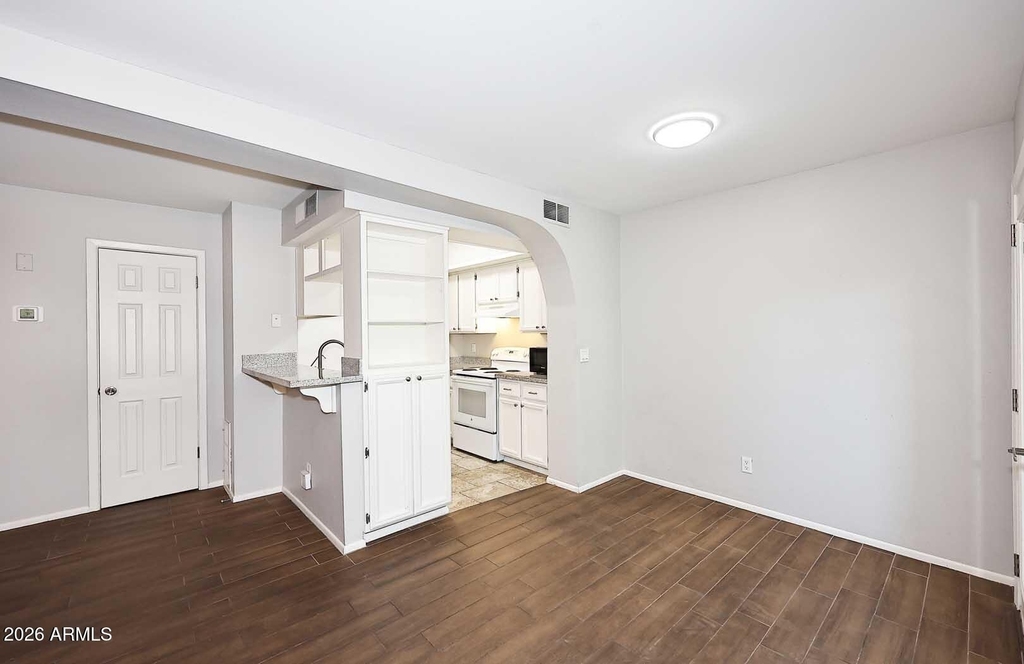 812 E Eugie Avenue - Photo 9