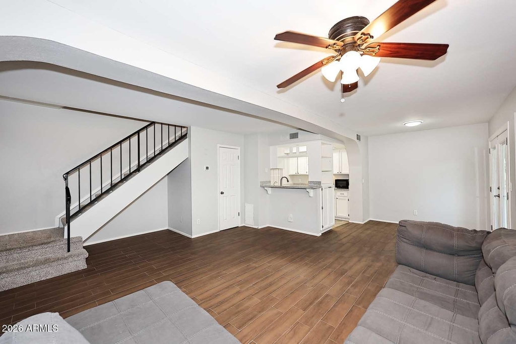 812 E Eugie Avenue - Photo 7