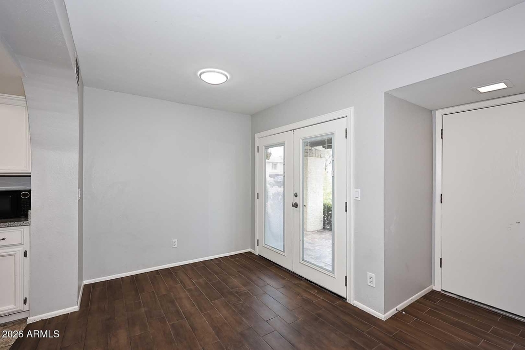 812 E Eugie Avenue - Photo 8