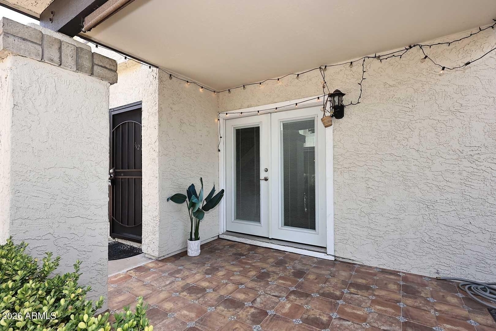 812 E Eugie Avenue - Photo 2