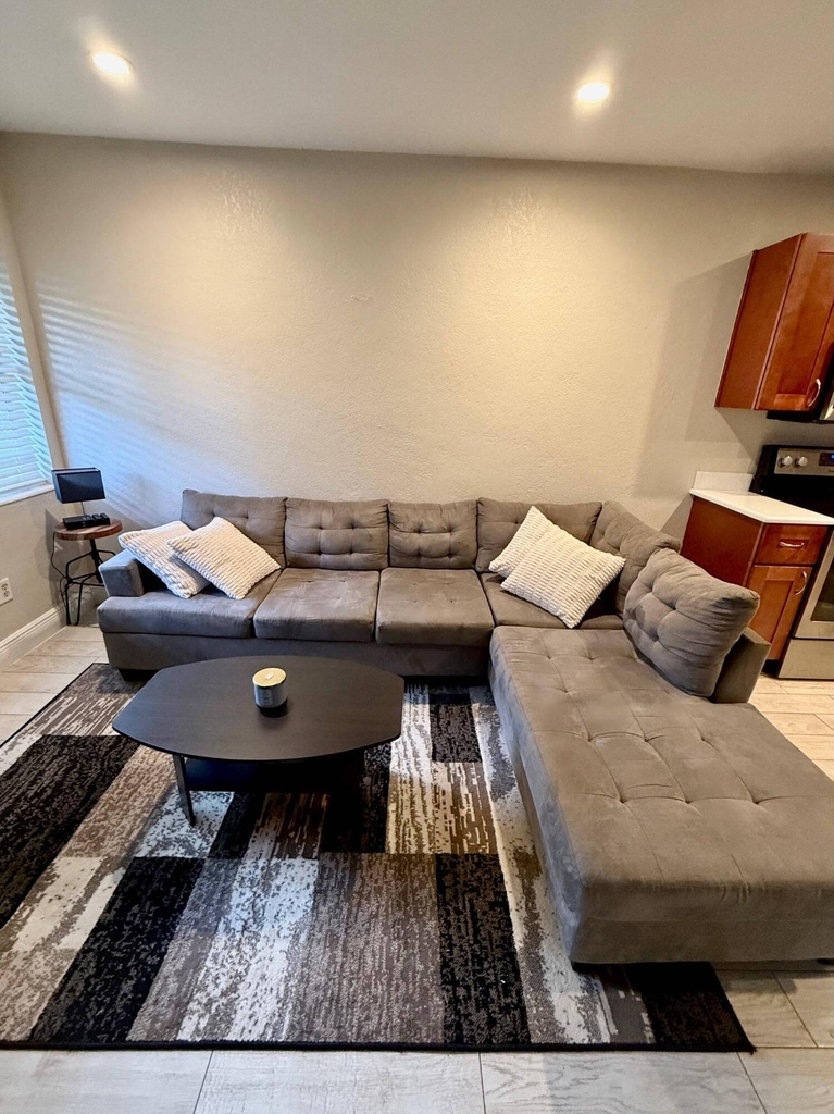 1529 Nw 4th Avenue - Photo 2