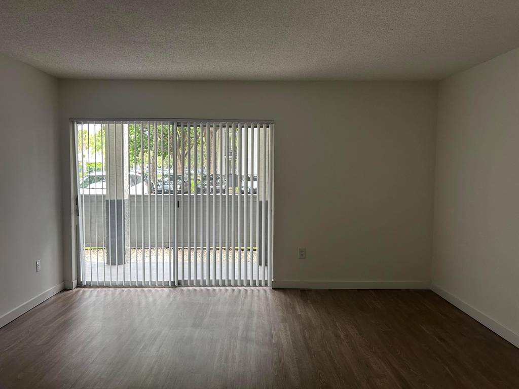 4108 N Pine Island Road - Photo 5