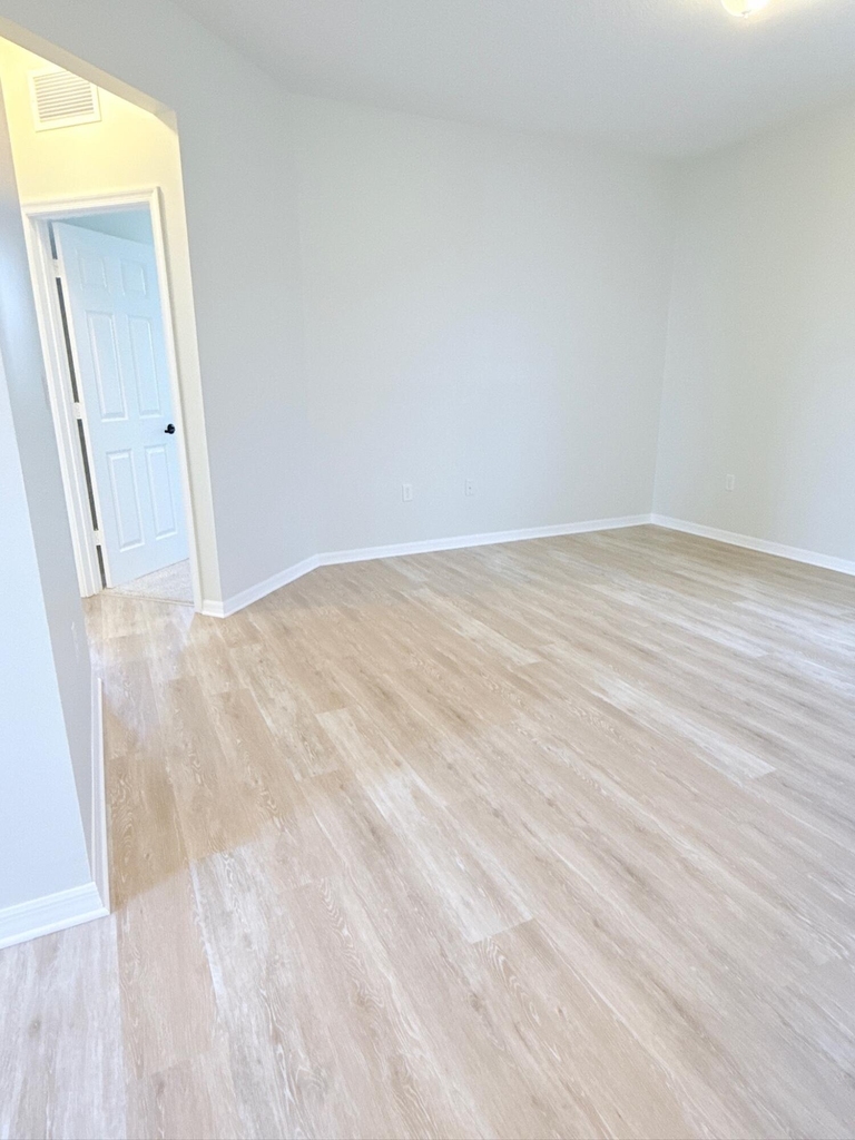 5489 Soria Avenue - Photo 22