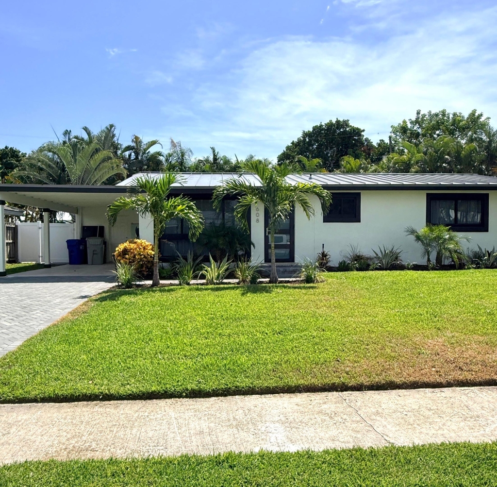 608 Ne 24th Avenue - Photo 1