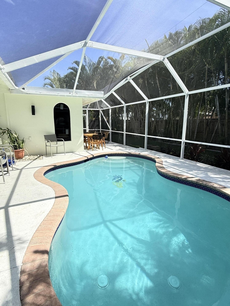 608 Ne 24th Avenue - Photo 0