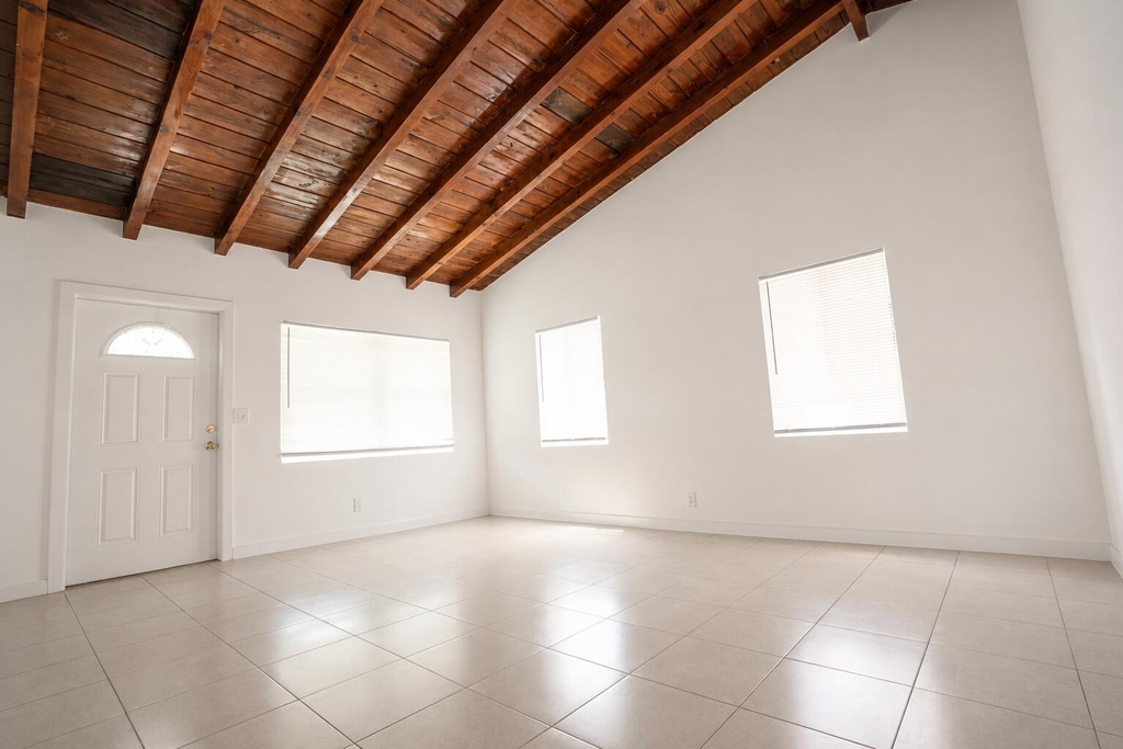 3219 Windsor Avenue - Photo 3