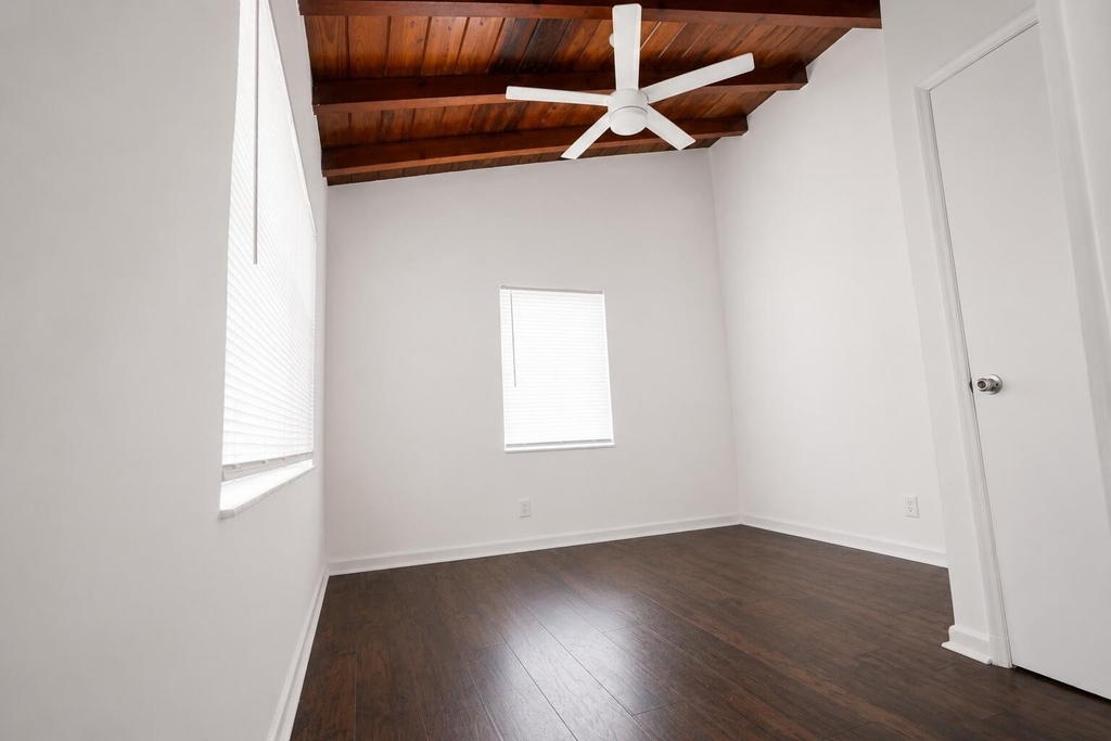 3219 Windsor Avenue - Photo 7
