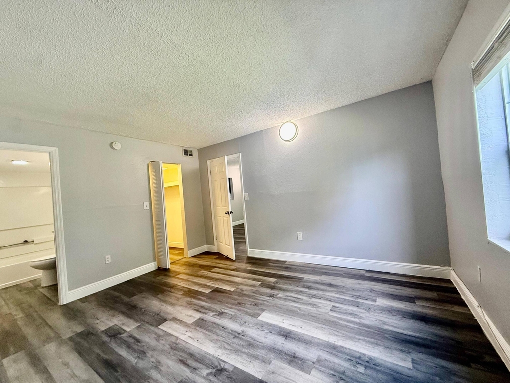 726 Sw 81st Avenue - Photo 8
